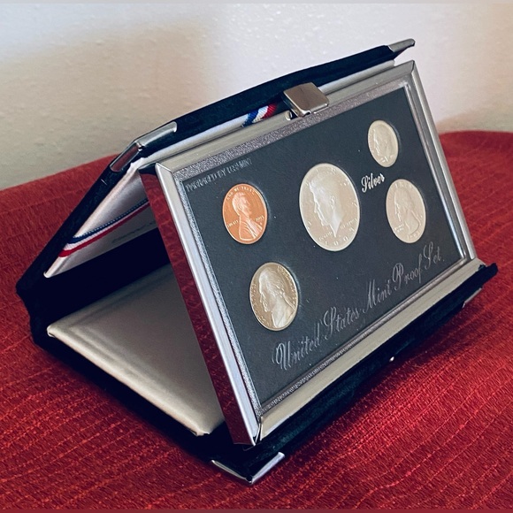 US MINT Other - 1993 Premier United States Mint Silver Proof Set with Case